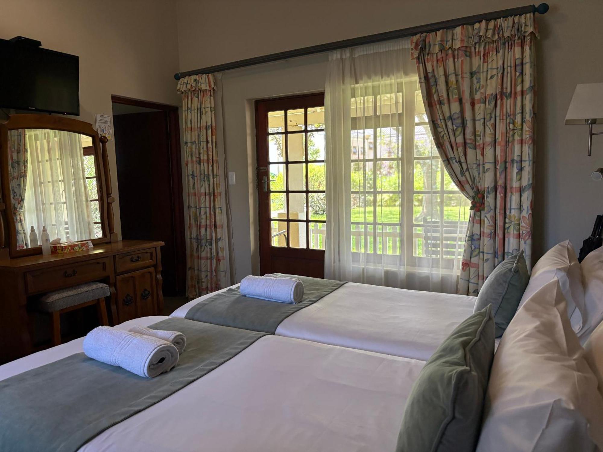 Eight Bells Mountain Inn Ruiterbos Room photo